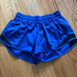 hotty hot short lululemon sz6 blue